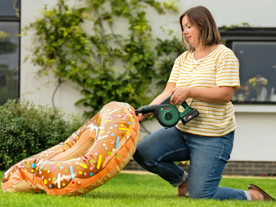 Bosch Løvsugere*UniversalLeafBlower 18V-130 løvblæser 2,5 Ah