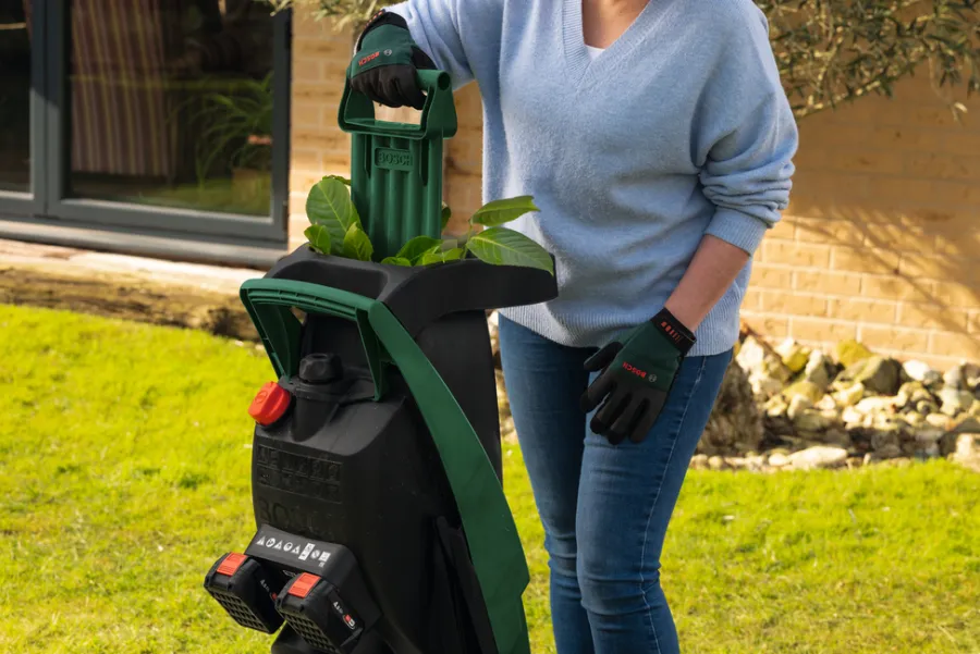 Bosch Øvrige Havemaskiner*UniversalShredder 2x18V-25 kompostkværn 4,0 Ah