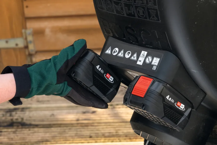 Bosch Øvrige Havemaskiner*UniversalShredder 2x18V-25 kompostkværn 4,0 Ah