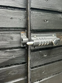 The lock Låsebeslag*Skudrigle med kodelås 120 x 48 mm Sort