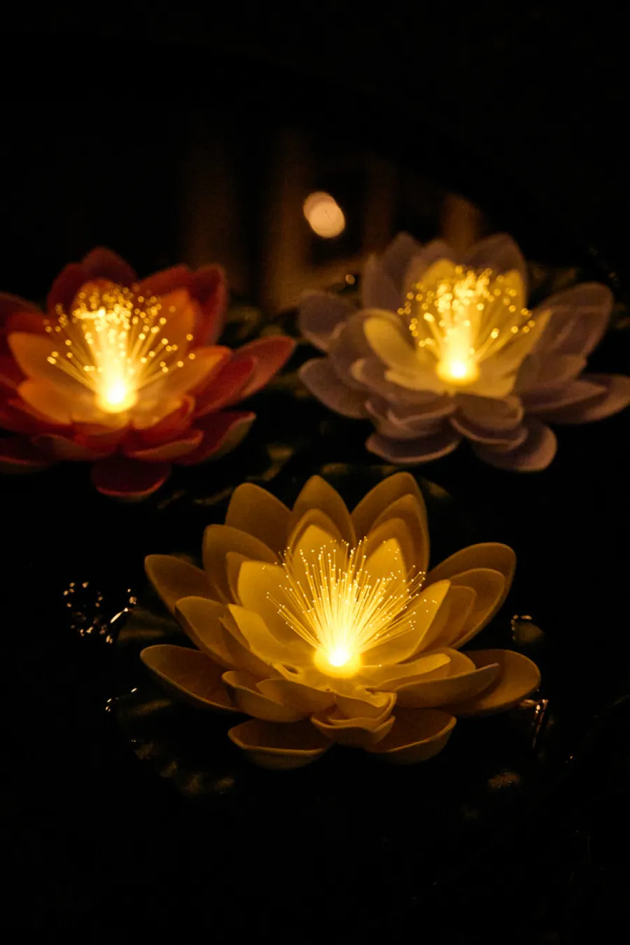 Outfit Sæsonafslutning|Solcellelamper*Solcelledrevet Lily åkande lampe -